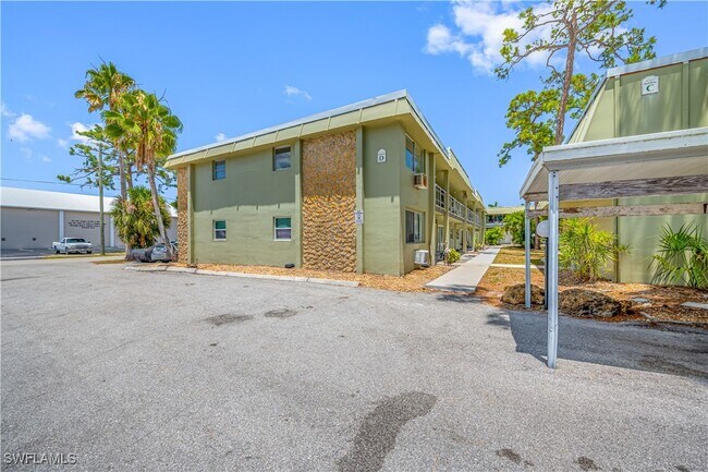 Foto del edificio - 1852 Golf View Ave