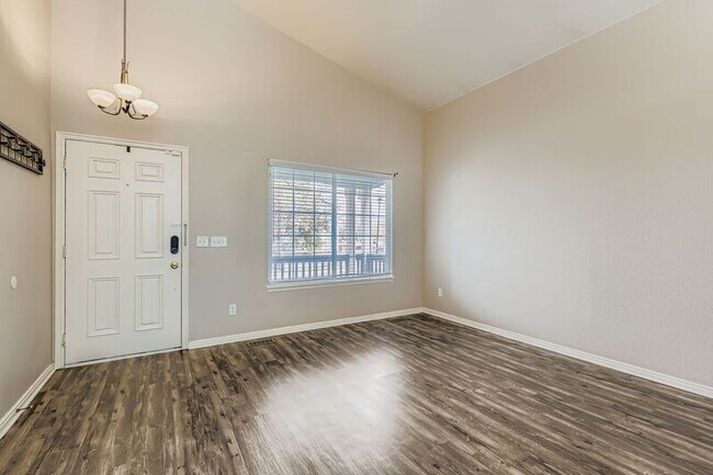 Foto del edificio - 1395 S Akron Way