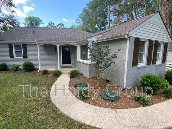 Building Photo - 934 McKellar Dr