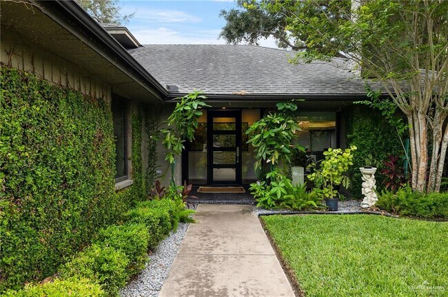 Building Photo - 337 Xanthisma Ave W