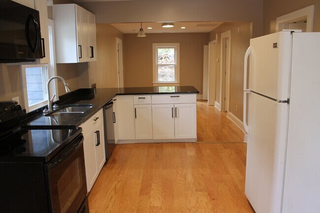 Foto del edificio - 3 bedroom 2 bathroom home