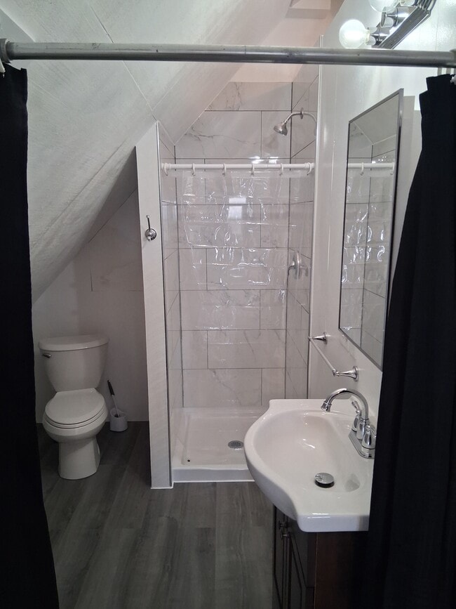 Building Photo - 600 Three Mile Dr N