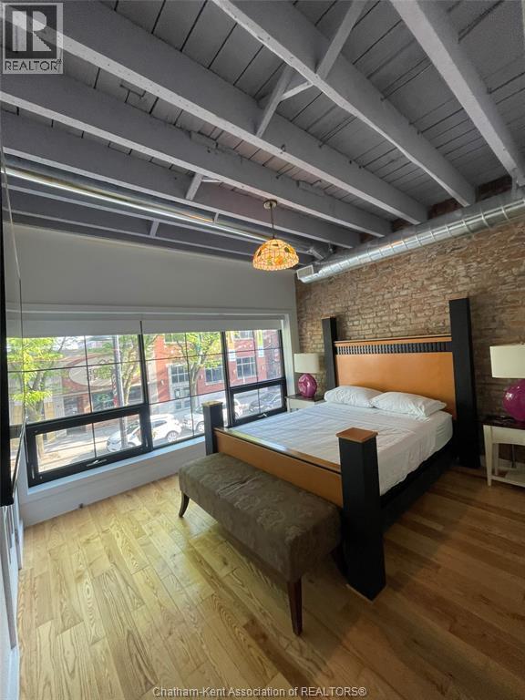 Primary Photo - 199 King St W