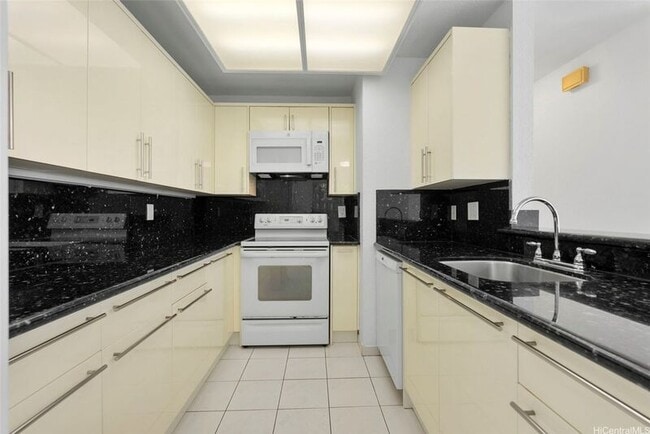 Building Photo - 605 Mananai Pl