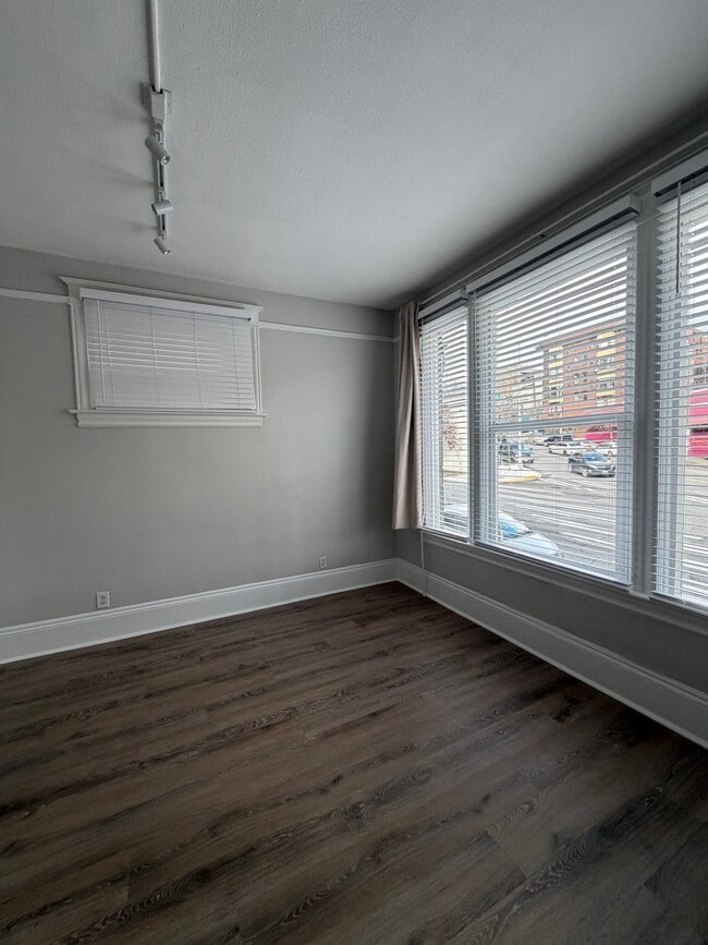 Building Photo - 1703 Bellevue Ave