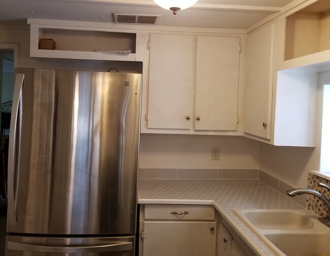 Building Photo - 2477 S Fletcher Ave