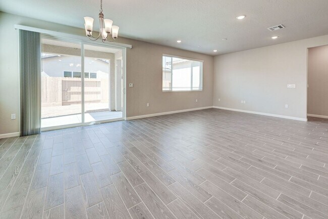 Building Photo - 853 Eclipse Ln