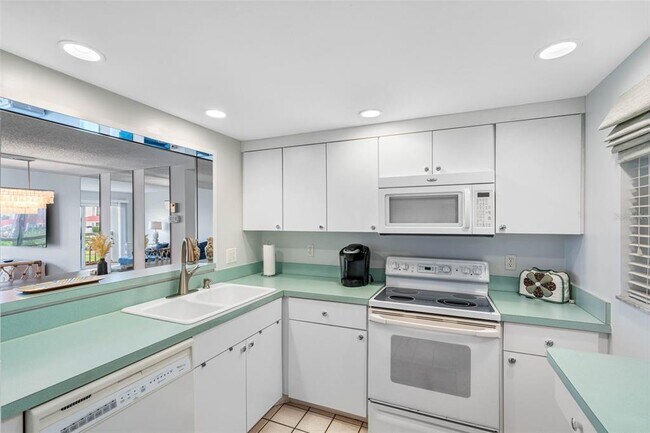 Building Photo - 7871 Sailboat Key Blvd S