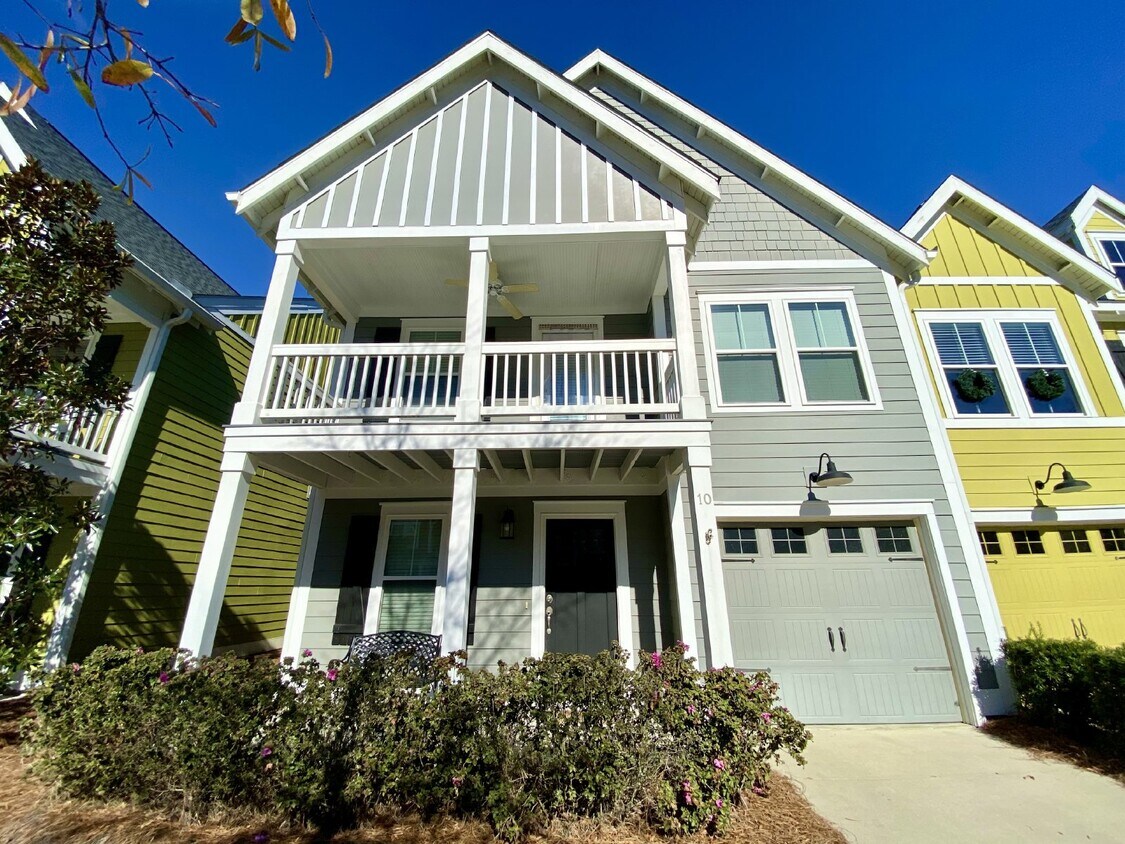 Foto principal - Old Town Bluffton Townhome for Rent!