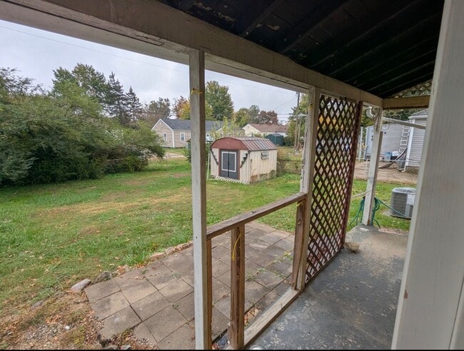 Photo - Beautifully updated 2 br duplex! House