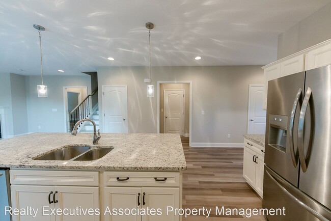 Building Photo - 4 br, 3 bath House - 2374 Waterstone Blvd