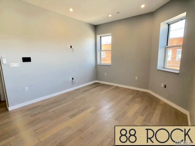 Foto del edificio - 88 Rockaway Ave