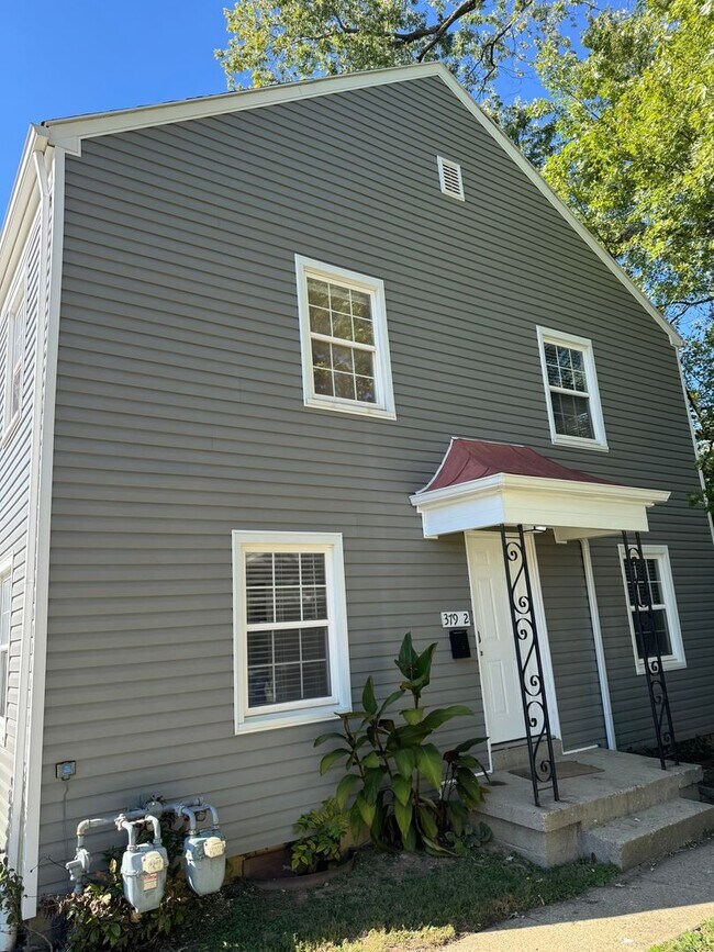 Building Photo - 379 N Roosevelt Ave