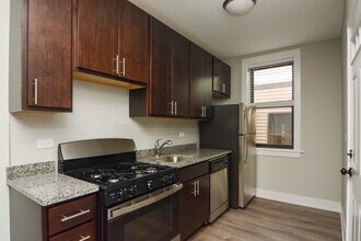 Building Photo - 722 W Brompton
