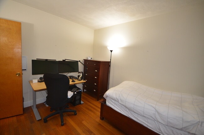 Building Photo - 320 Tappan St