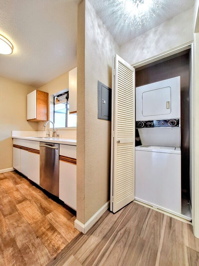 Foto del edificio - Beautiful Two-Story Condo With Pool, Hot T...