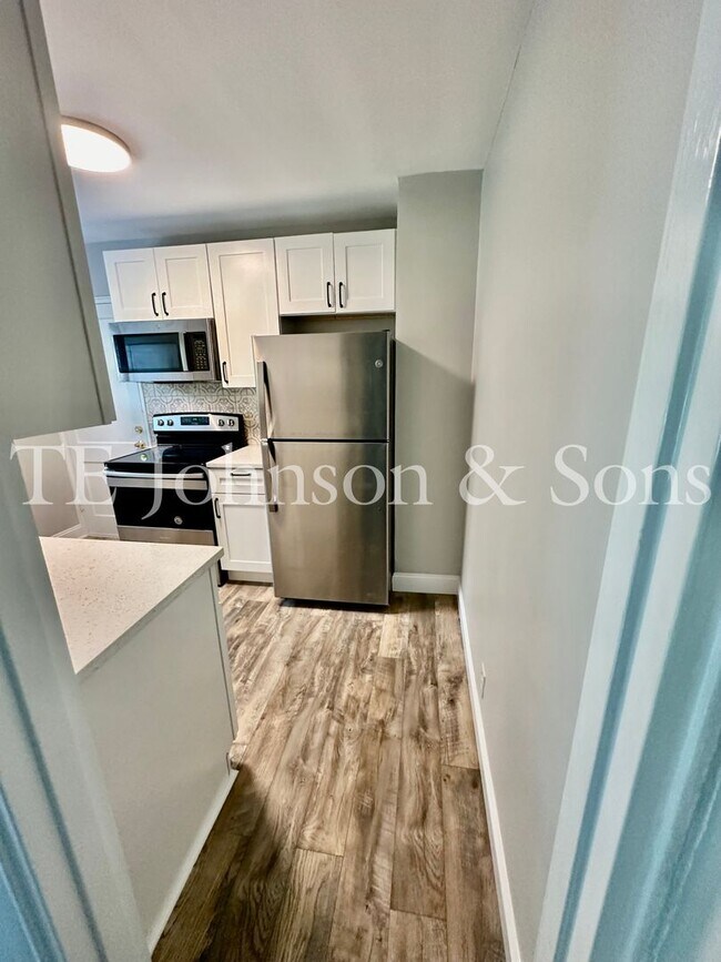 Building Photo - Charming 2 Bedroom Condo in Winston-Salem – Prime Location, Modern Comforts, and Convenience!
