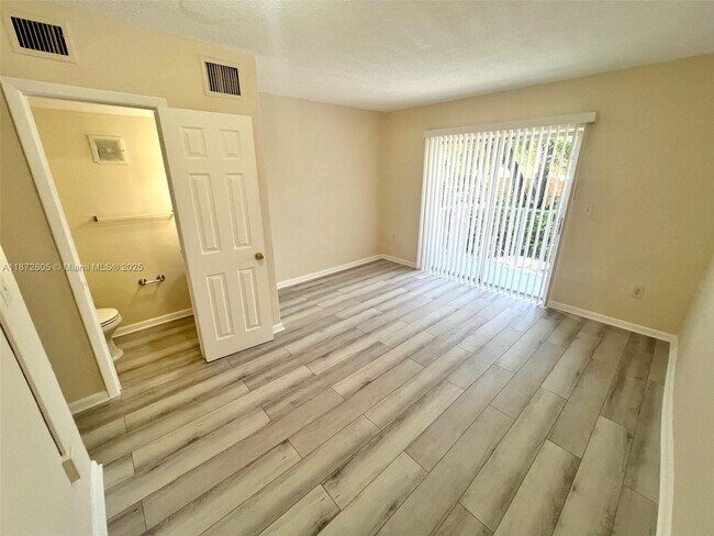 Foto del edificio - 7626 NE 6th Ct