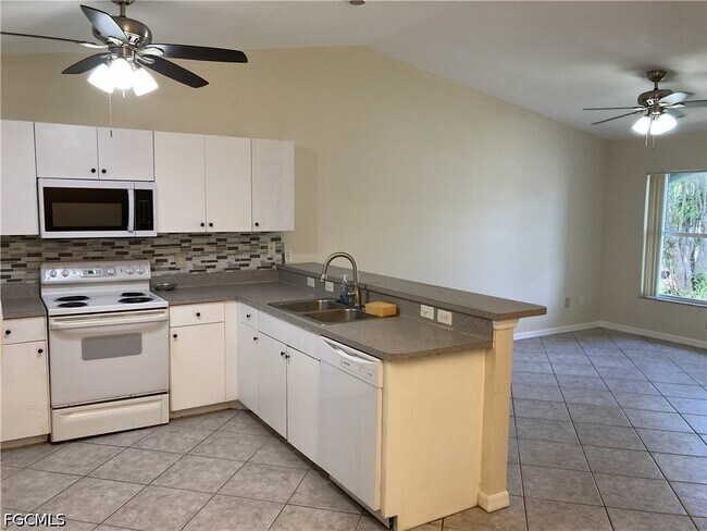 Foto del edificio - 4413 SW 7th Pl