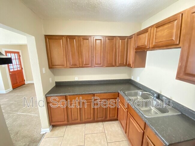 Foto del edificio - 3222 Hardin Ave