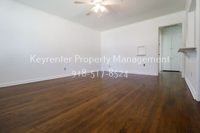 Foto del edificio - Beautiful 2 Bed 1 Bath in Quiet Area - NO PETS ALLOWED