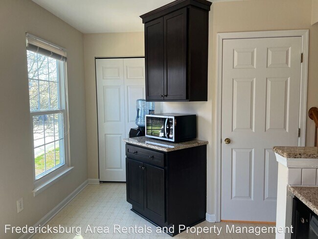 Building Photo - 2 br, 2.5 bath House - 4700 Turnberry Drive