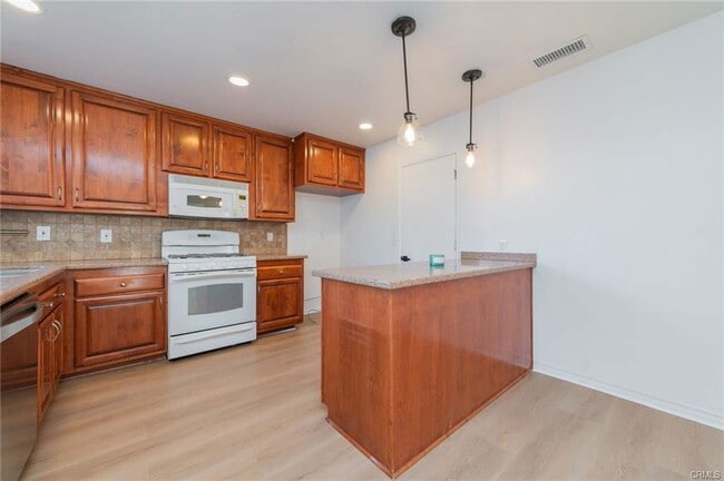 Foto del edificio - 1817 N Symphony St