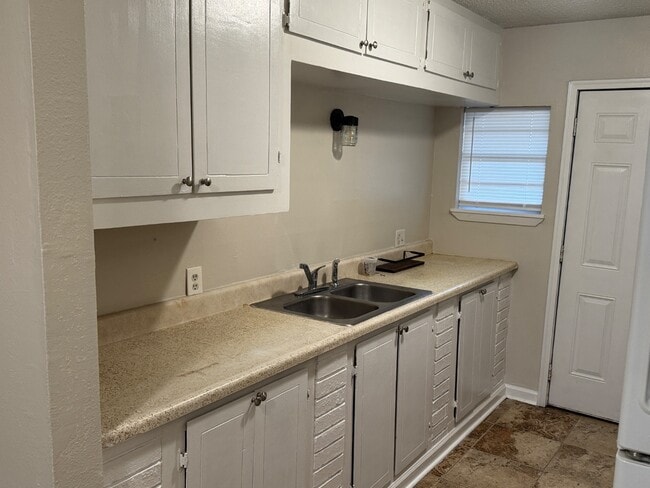 Building Photo - 221 Farrell St