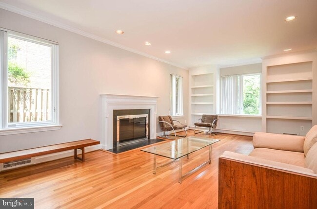 Building Photo - 3044 Davenport St NW