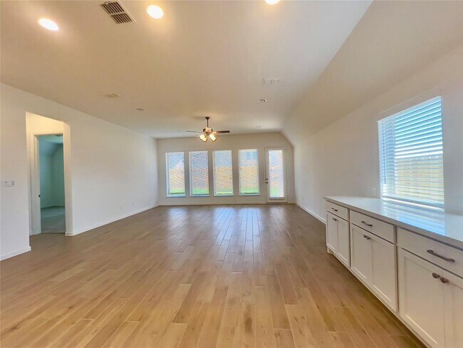 Building Photo - 10931 Spring Wind Dr