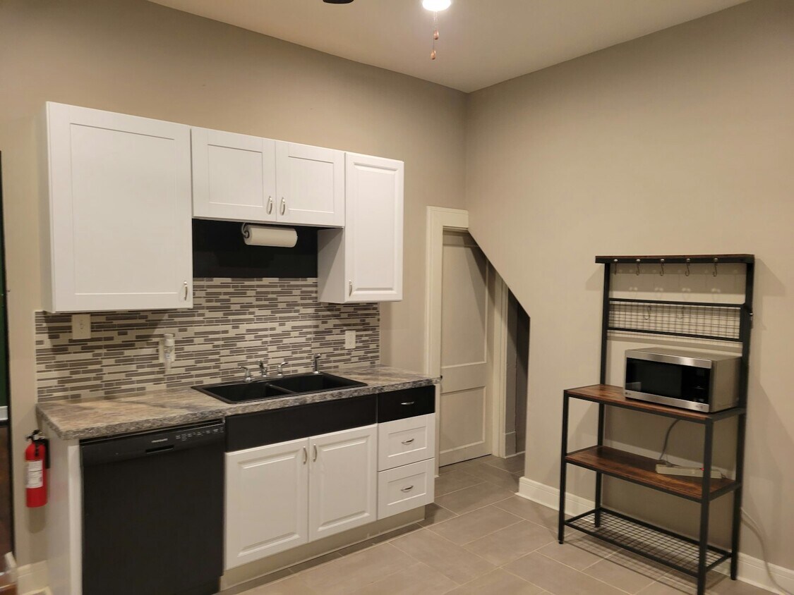 Primary Photo - 705 Bakewell Street, Unit 1