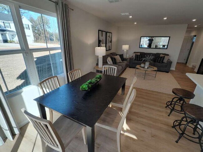 Foto del edificio - 104 Filly Ln