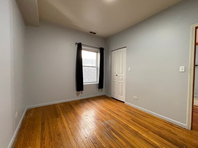 Foto del edificio - 1160 N Harding Ave