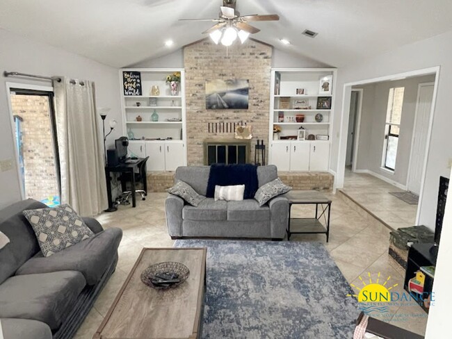 Foto del edificio - Charming 3-Bedroom Brick Home in Bluewater...