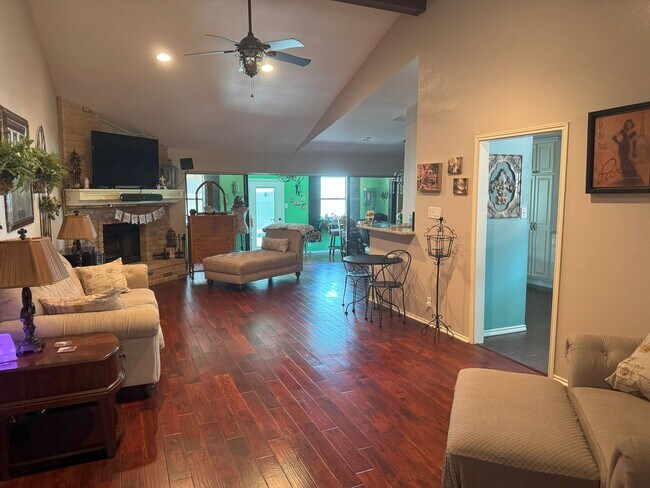 Foto del edificio - 3418 Meadowhead Dr