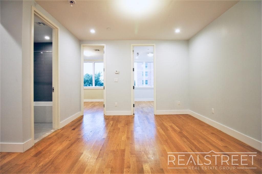 Primary Photo - Large 2.5 Bed + LAUNDRY In Unit & Roof Deck!