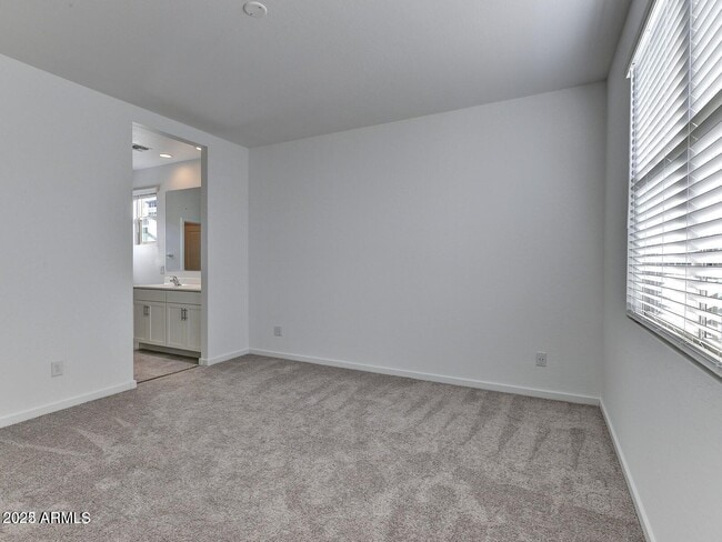 Foto del edificio - 4423 W Allen St