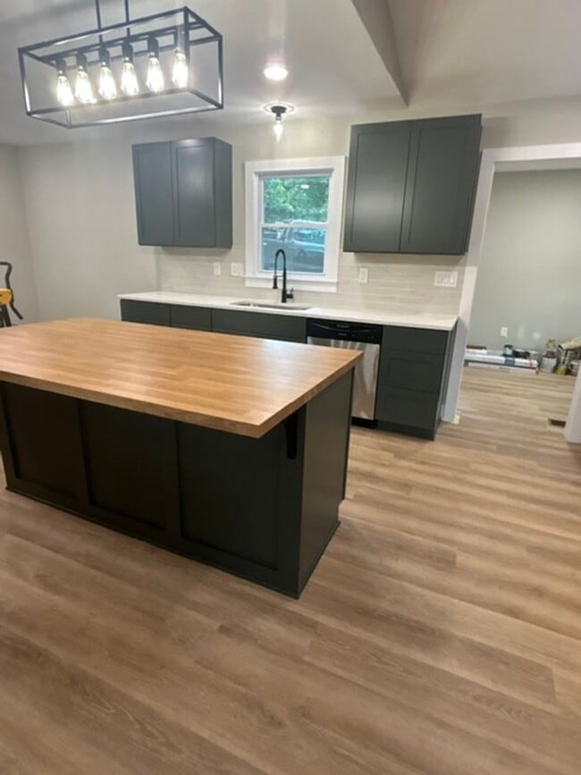 Foto del edificio - **Coming Soon**Completely Renovated Corner Lot Near Downtown Greenville