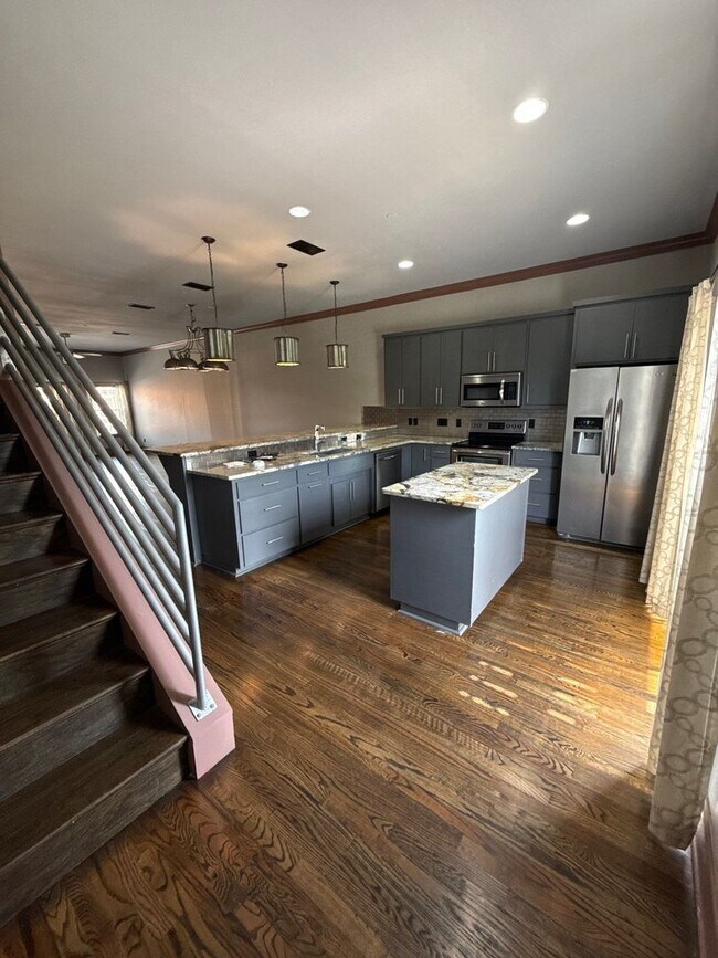 Foto del edificio - 3/3 Townhome off of Gaines st. Available f...