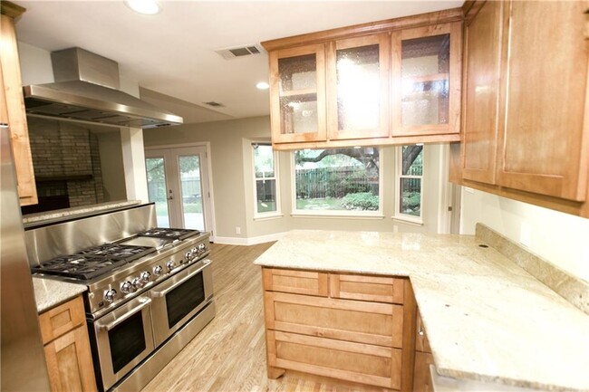 Building Photo - 4307 Balcones Woods Dr