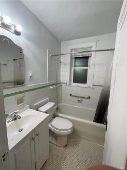 Building Photo - Large 1 Bedroom Unit near Parks, very walk...