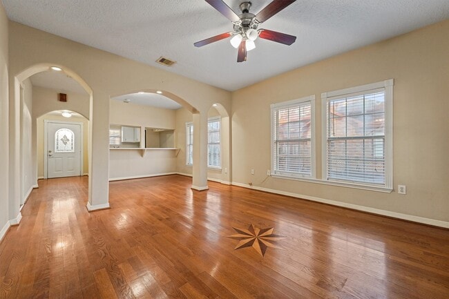 Building Photo - 1615 Airline Dr