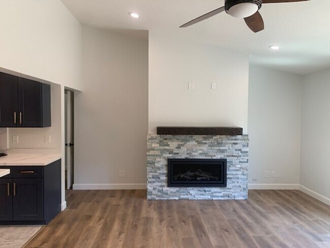 Foto del edificio - A BEAUTIFUL AND NEWLY REMODELED DOWNTOWN P...