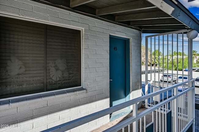 Building Photo - 3025 N 32nd St
