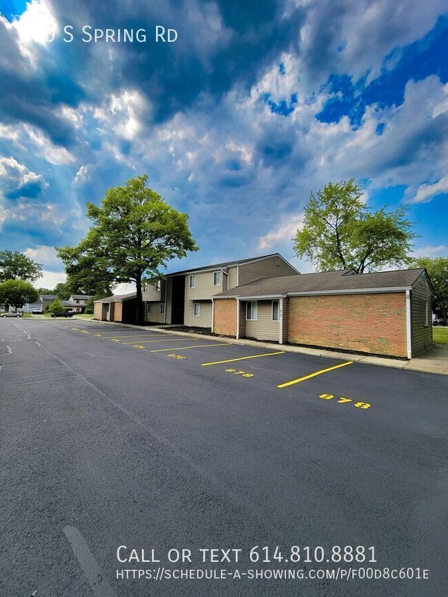 Building Photo - 890 S Spring Rd
