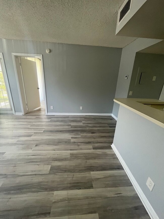 Building Photo - ONE BEDROOM ONE BATHROOM!! WATERFRONT COMMUNITY