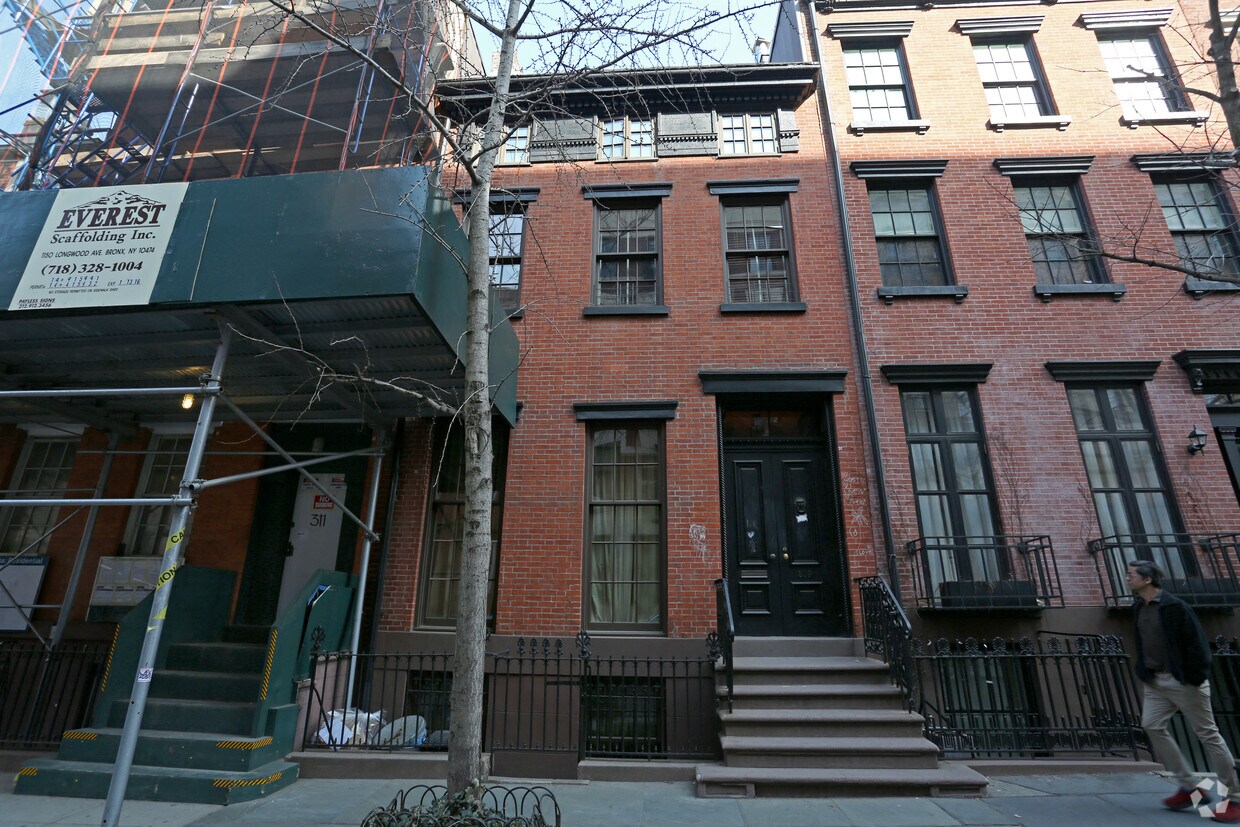 Foto del edificio - 309 W 4th St