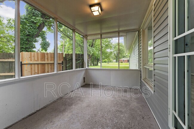 Foto del edificio - 2292 W 67th St
