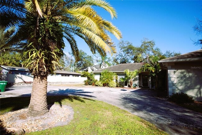 Building Photo - 810 S West Shore Blvd