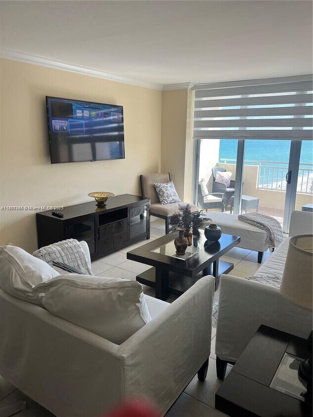 Foto principal - 3180 S Ocean Dr